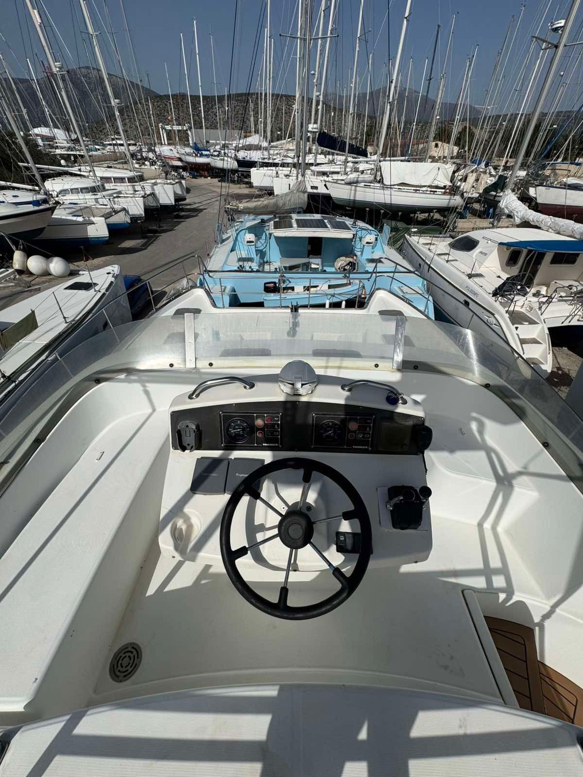 LAGOON 43 POWER CATAMARAN TRITON 2003 - Image 6