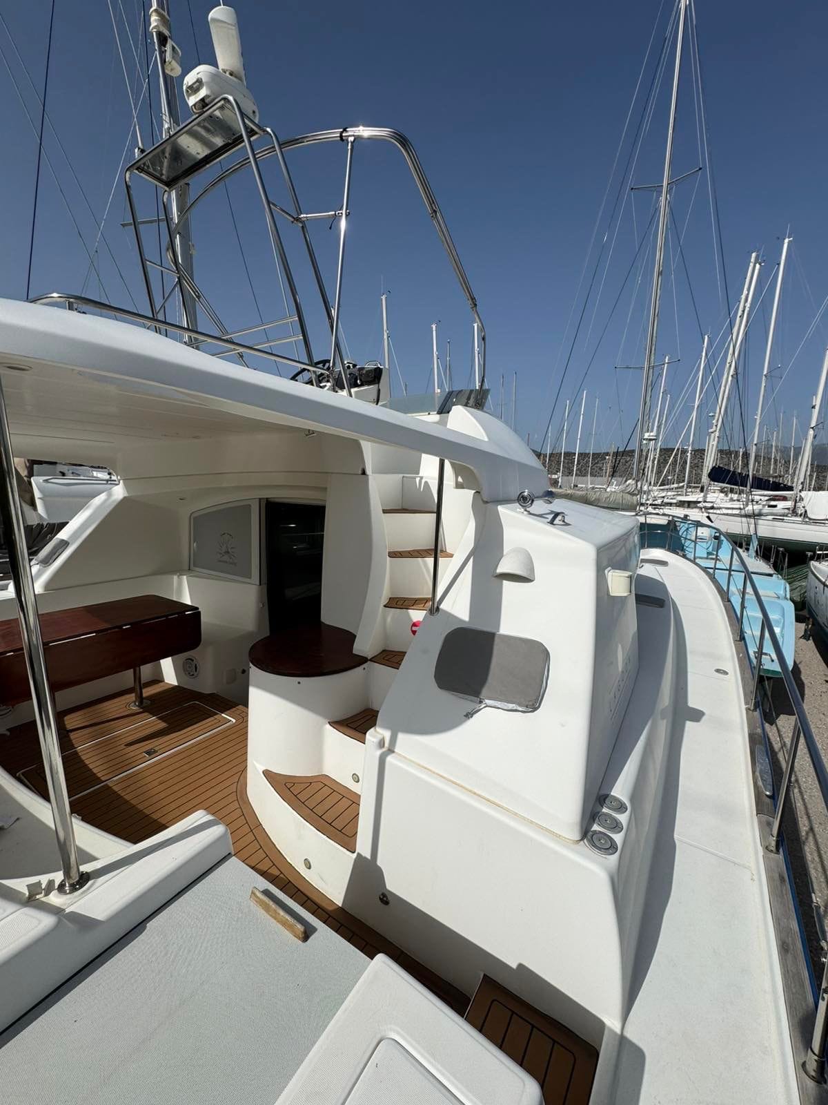 LAGOON 43 POWER CATAMARAN TRITON 2003 - Image 3