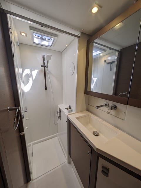 LAGOON 450F VAT PAID 2019 - Image 5