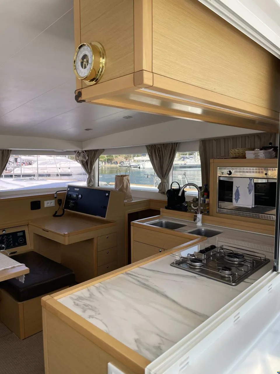 LAGOON 400 S2 2015 VICTORIA - Image 11