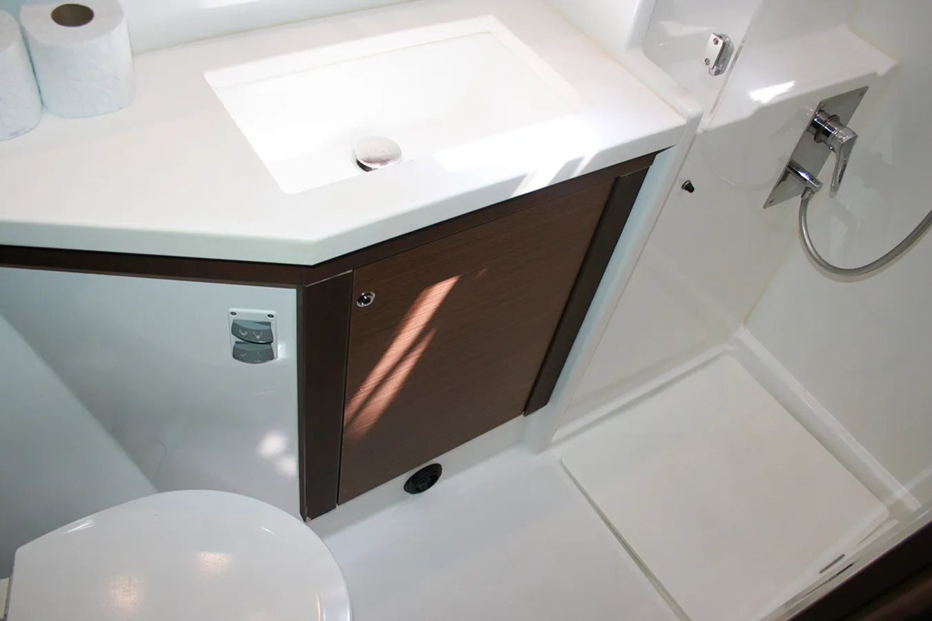 LAGOON 450F SOLD . LET US FIND YOU YOUR NEXT BOAT LUXE YACHTING - Image 16