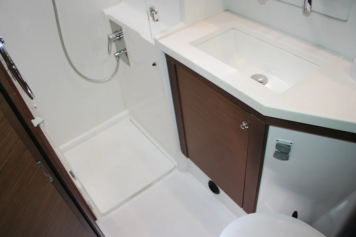 LAGOON 450F SOLD . LET US FIND YOU YOUR NEXT BOAT LUXE YACHTING - Image 17