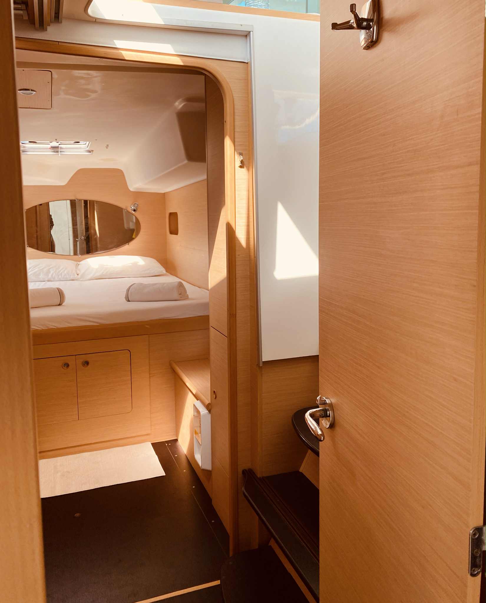 LAGOON 380 OWNERS VERSION S2 - Image 15