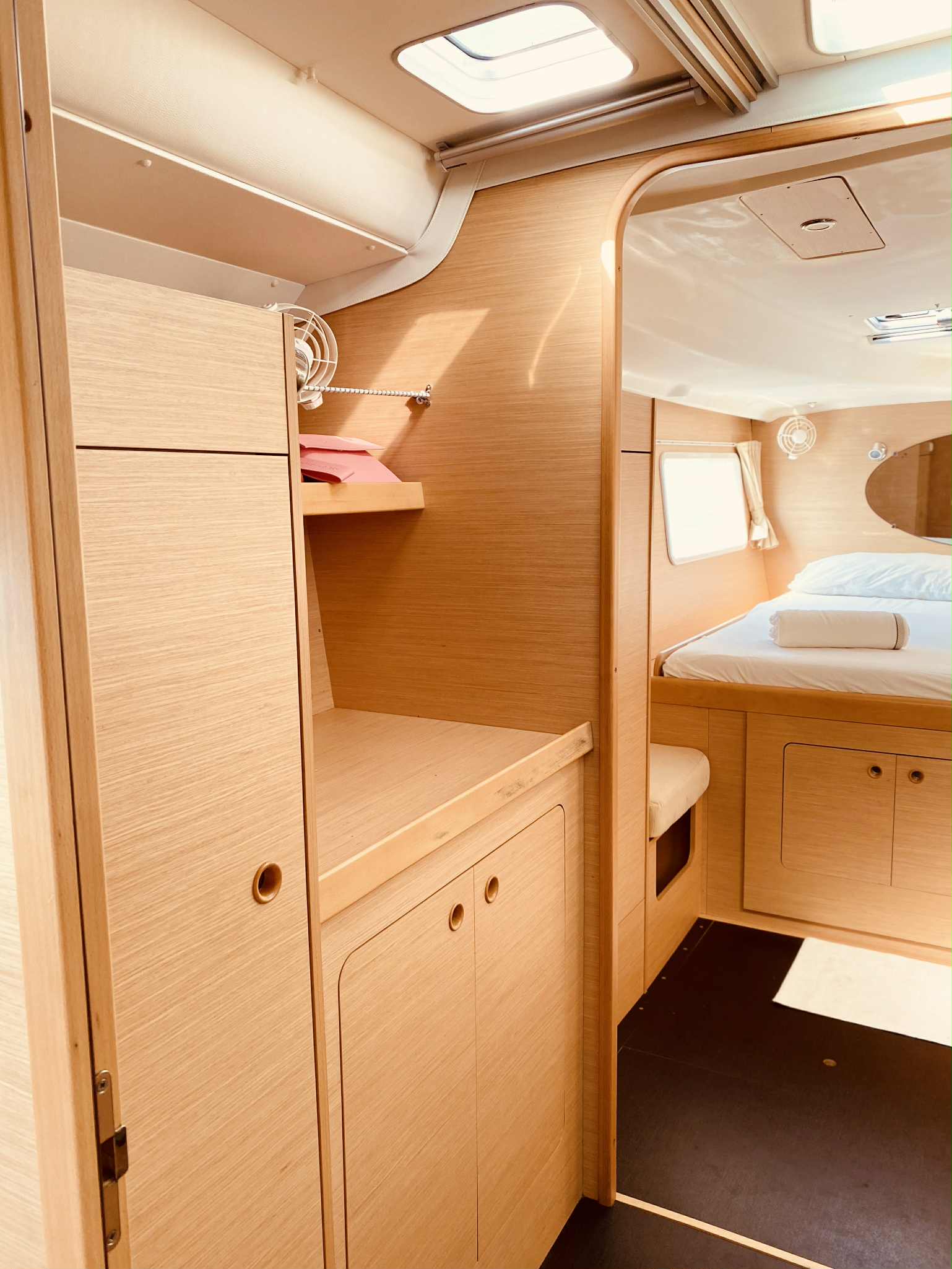 LAGOON 380 OWNERS VERSION S2 - Image 18