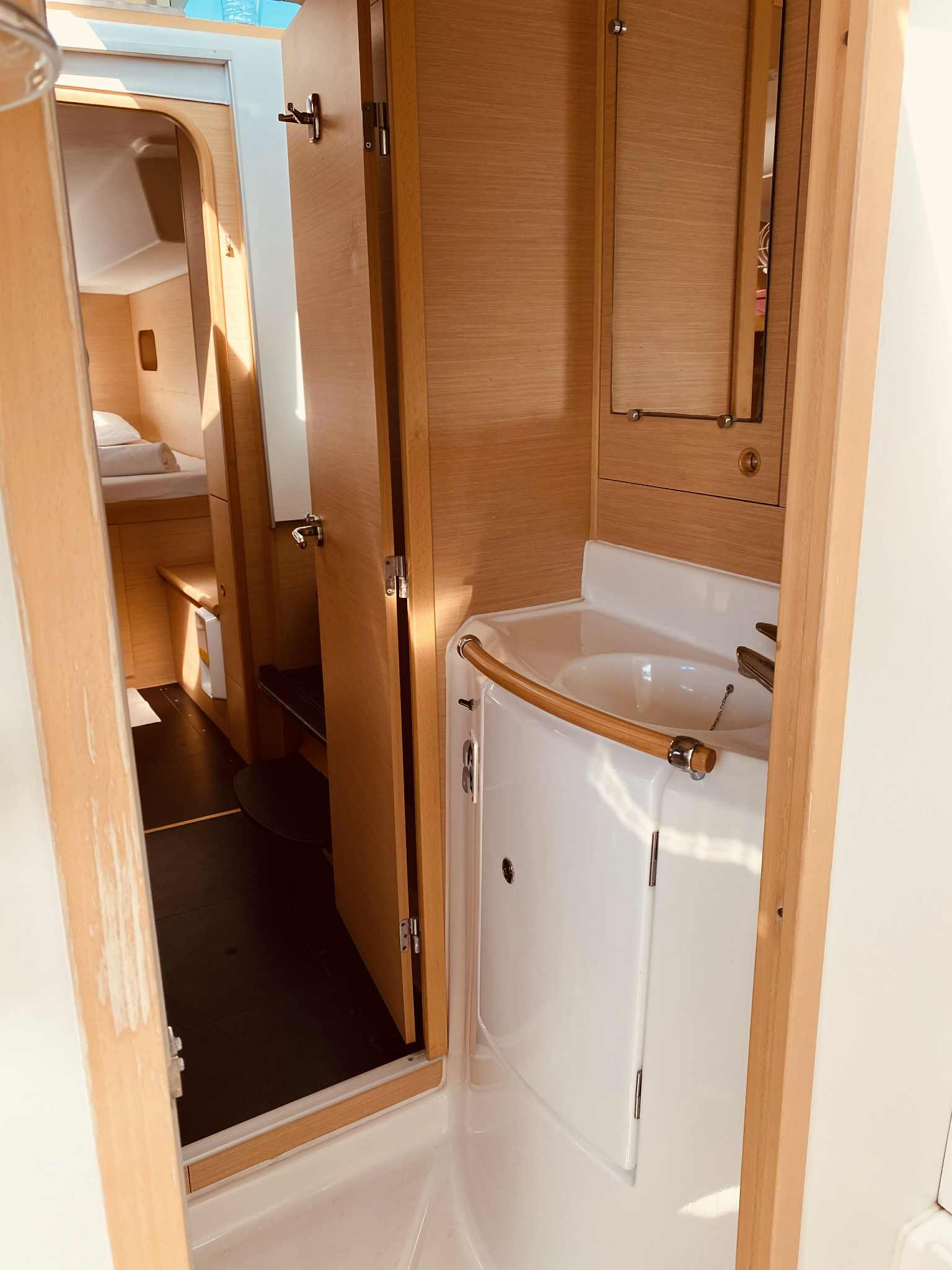 LAGOON 380 OWNERS VERSION S2 - Image 16