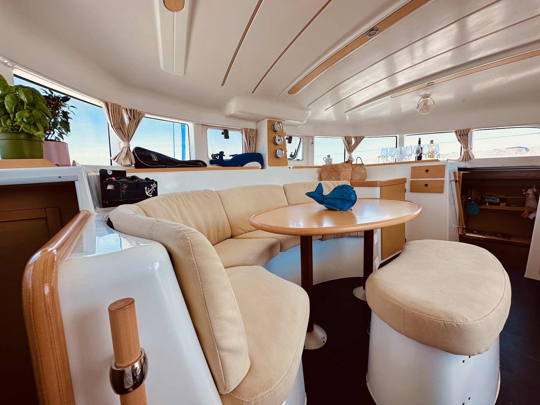 LAGOON 380 OWNERS VERSION S2 - Image 9