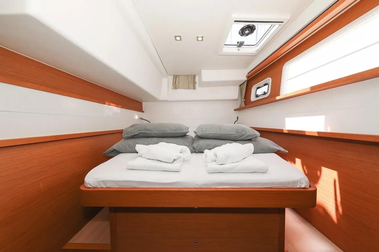 LAGOON 450F 2014 MODEL - Image 9