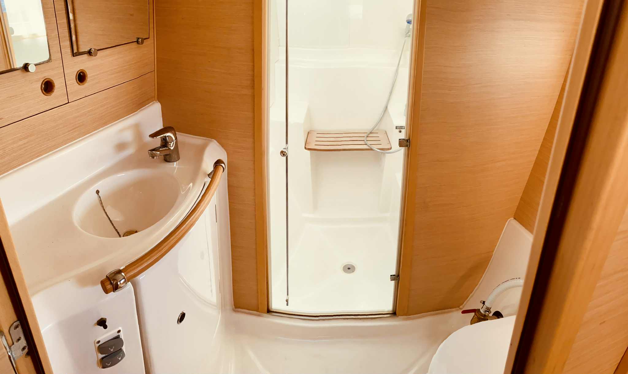 LAGOON 380 OWNERS VERSION S2 - Image 19