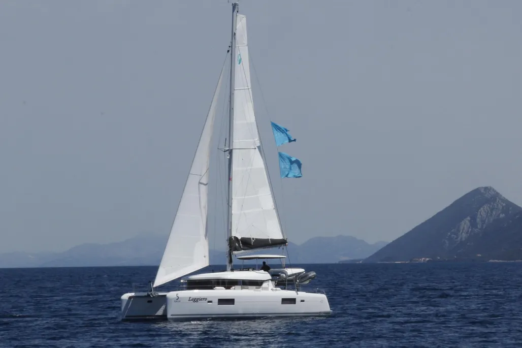 LAGOON 42 2017 LEGGERIO - Image 2